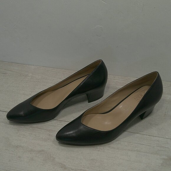 Naturalizer Black Classic Reto Leather Pointed Toe Mali Pumps Size 9 W | Wide - Picture 5 of 12
